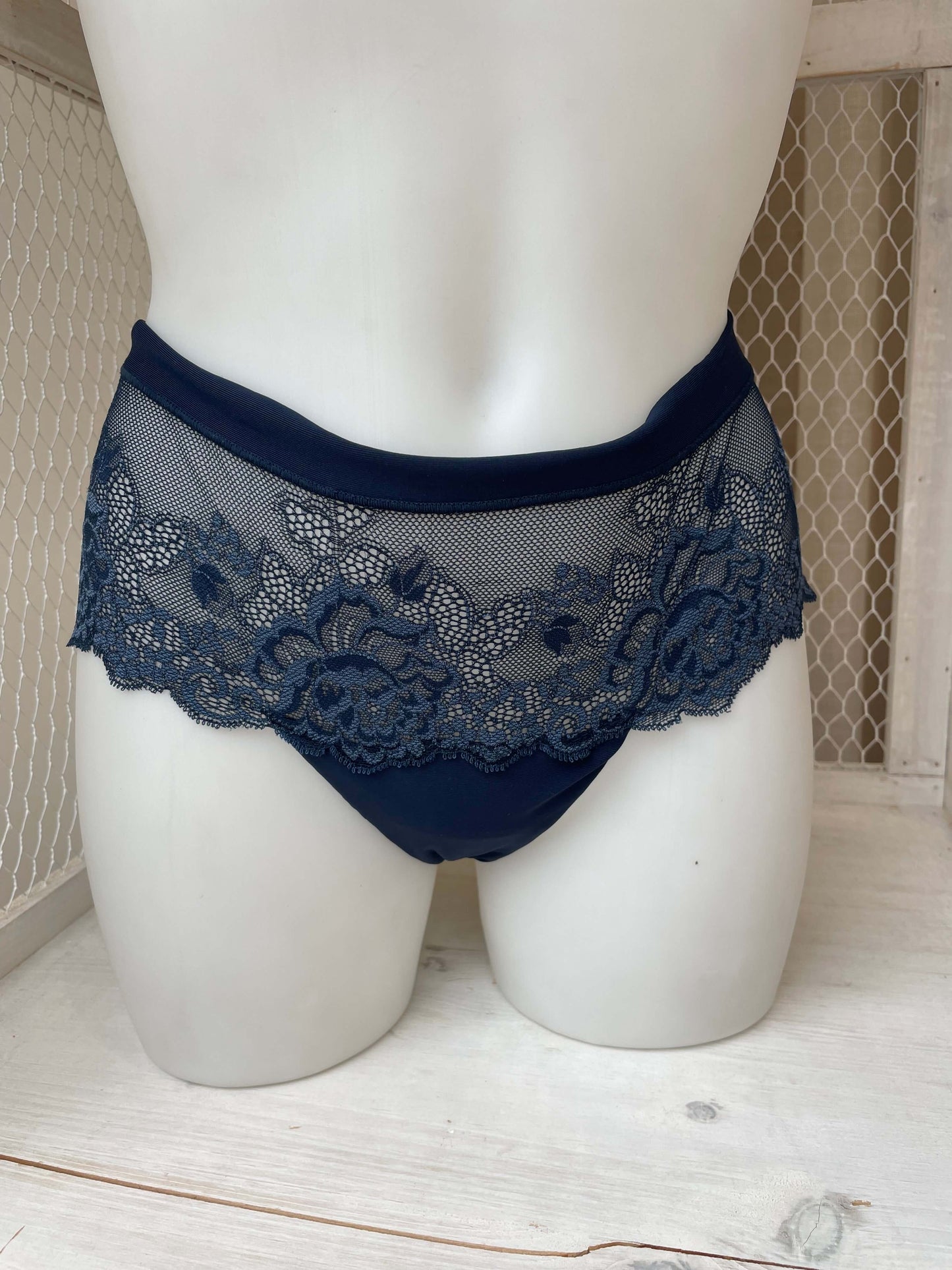 Cueca Shorty Rendada "Greta Color" para Mulher