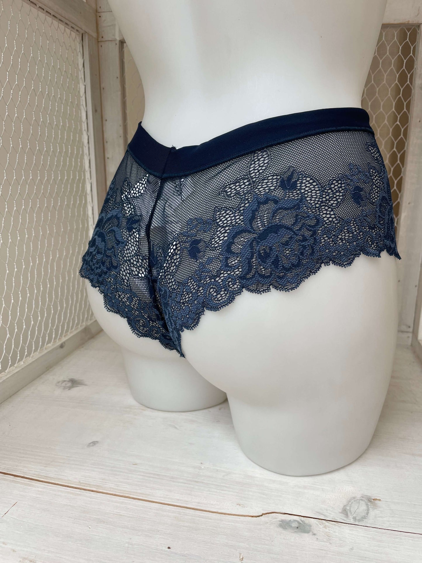 Cueca Shorty Rendada "Greta Color" para Mulher