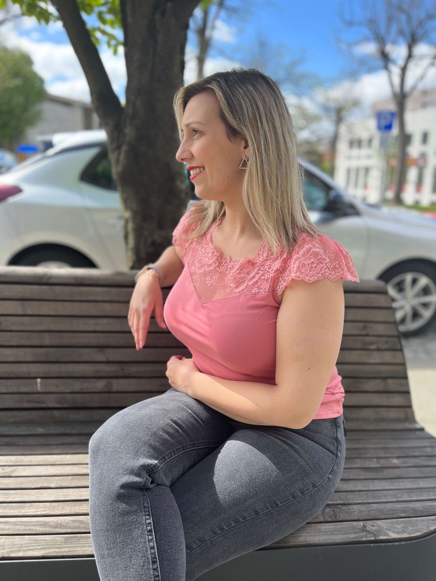 Camisola Manga Curta Rendada "Greta" para Mulher