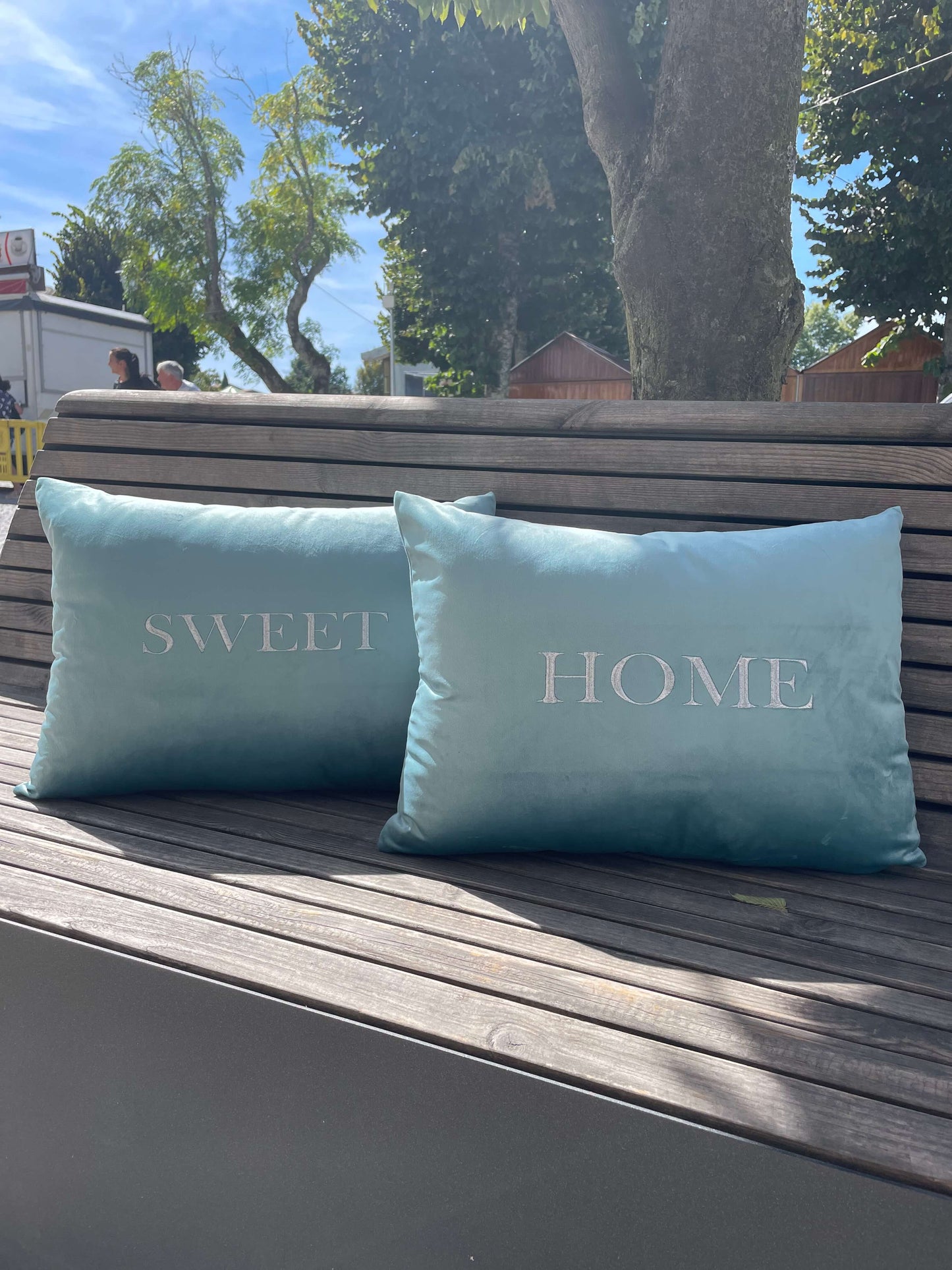 Conjunto de duas Almofadas em Veludo Bordadas SWEET HOME (EXCLUSIVAS)