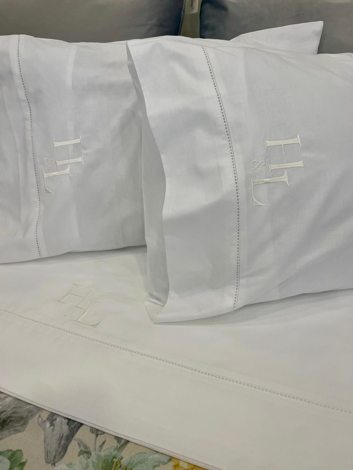 Jogo de Cama Personalizado com Bordado com Iniciais (EXCLUSIVO)