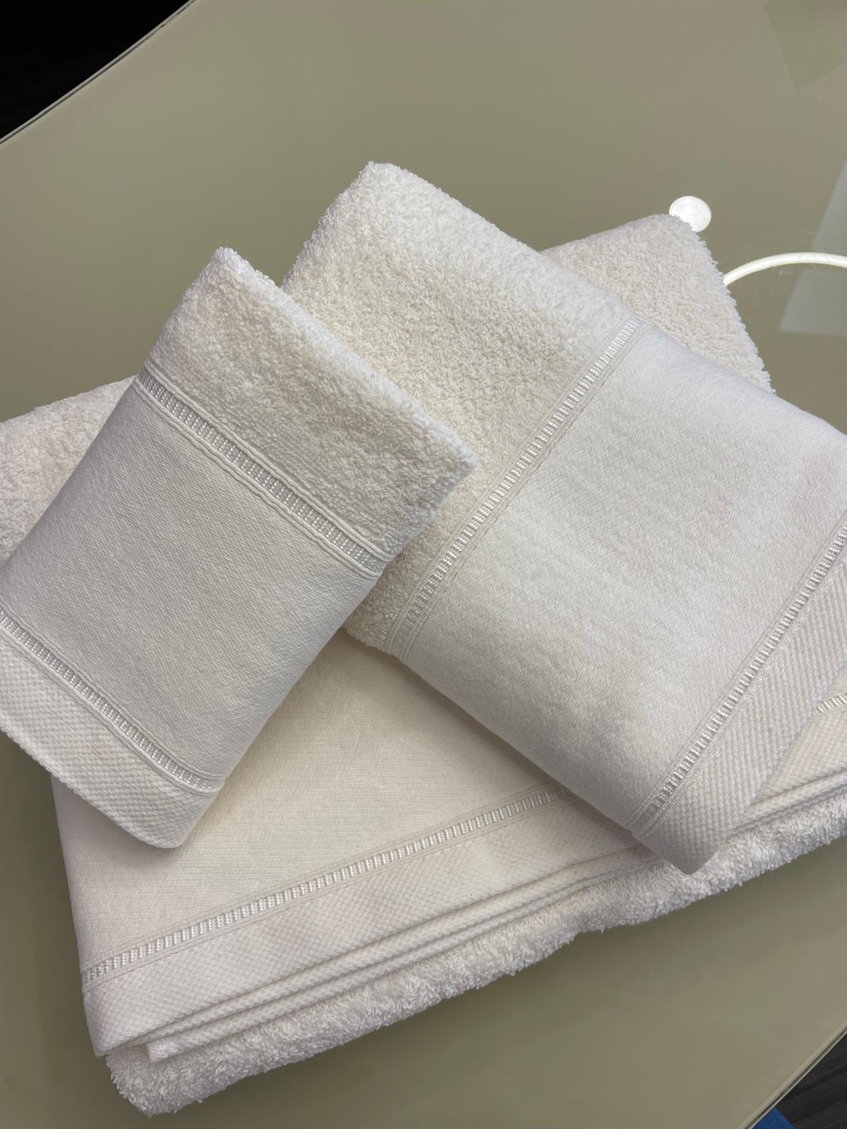 Jogo de Banho Personalizado com Monograma Bordado com duas Iniciais (EXCLUSIVO)