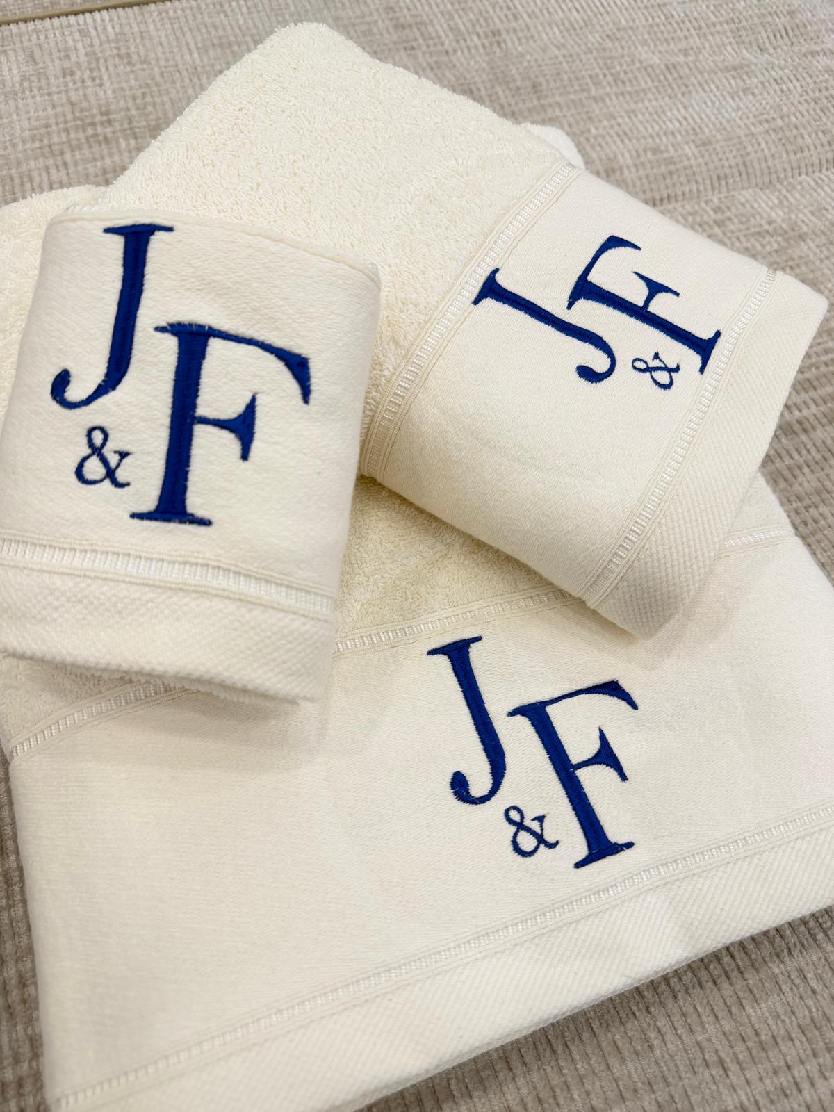 Jogo de Banho Personalizado com Bordado com as Iniciais (EXCLUSIVO)