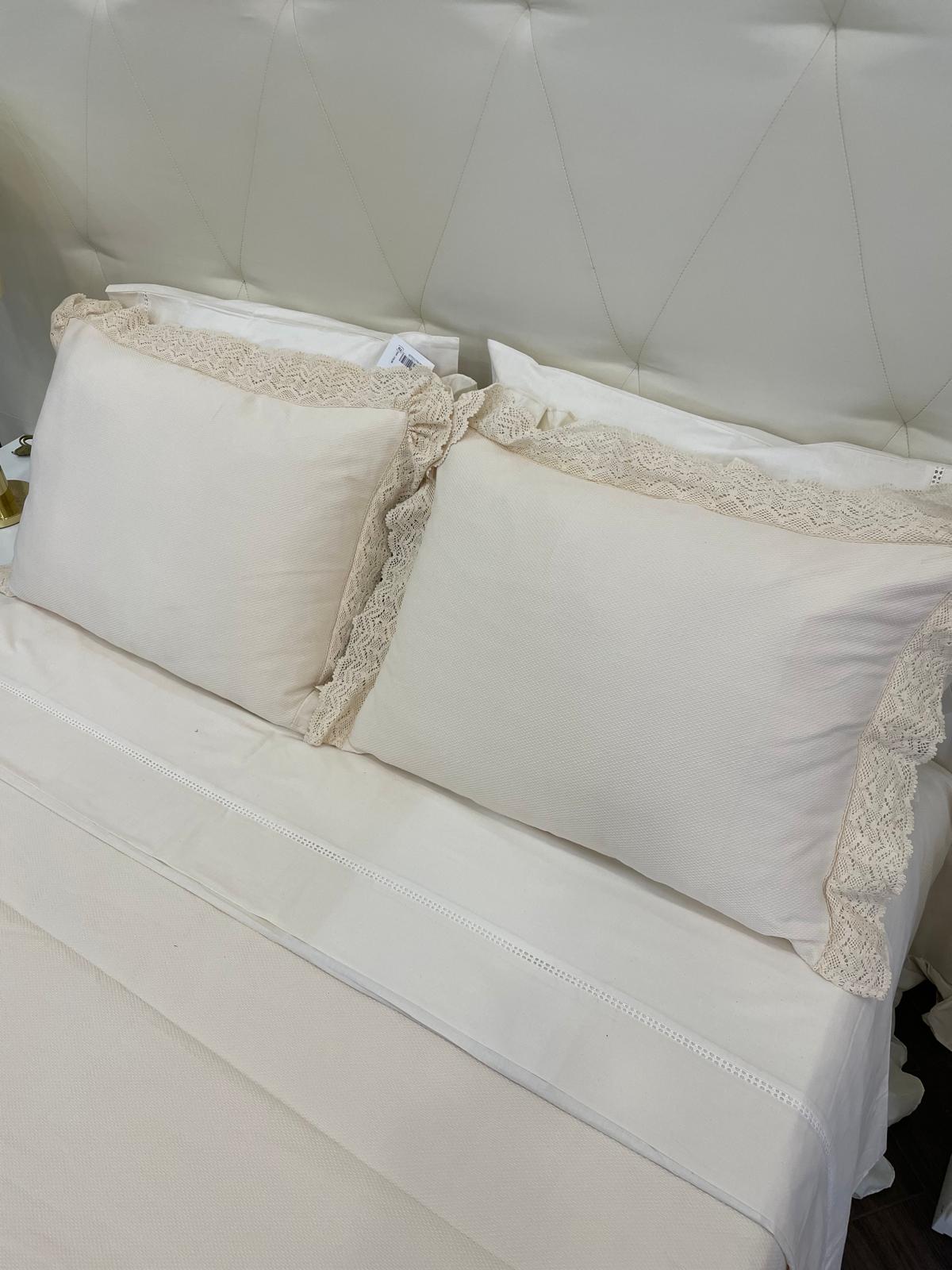 Edredon em Tecido Pérola Liso com Folho para cama de casal