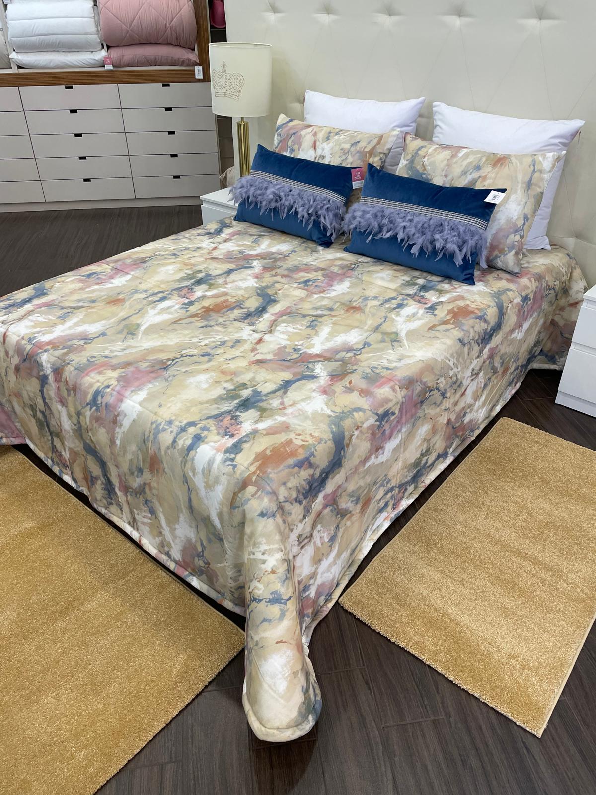 Edredon Tecido Estampado Abstrato para Cama de Casal com Duas Fronhas Vazias