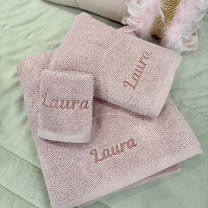 conjunto de toalhas de banho personalizadas com nome bordado