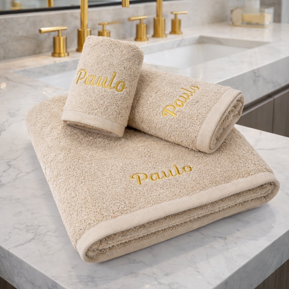 conjunto de toalhas de banho personalizadas com nome bordado