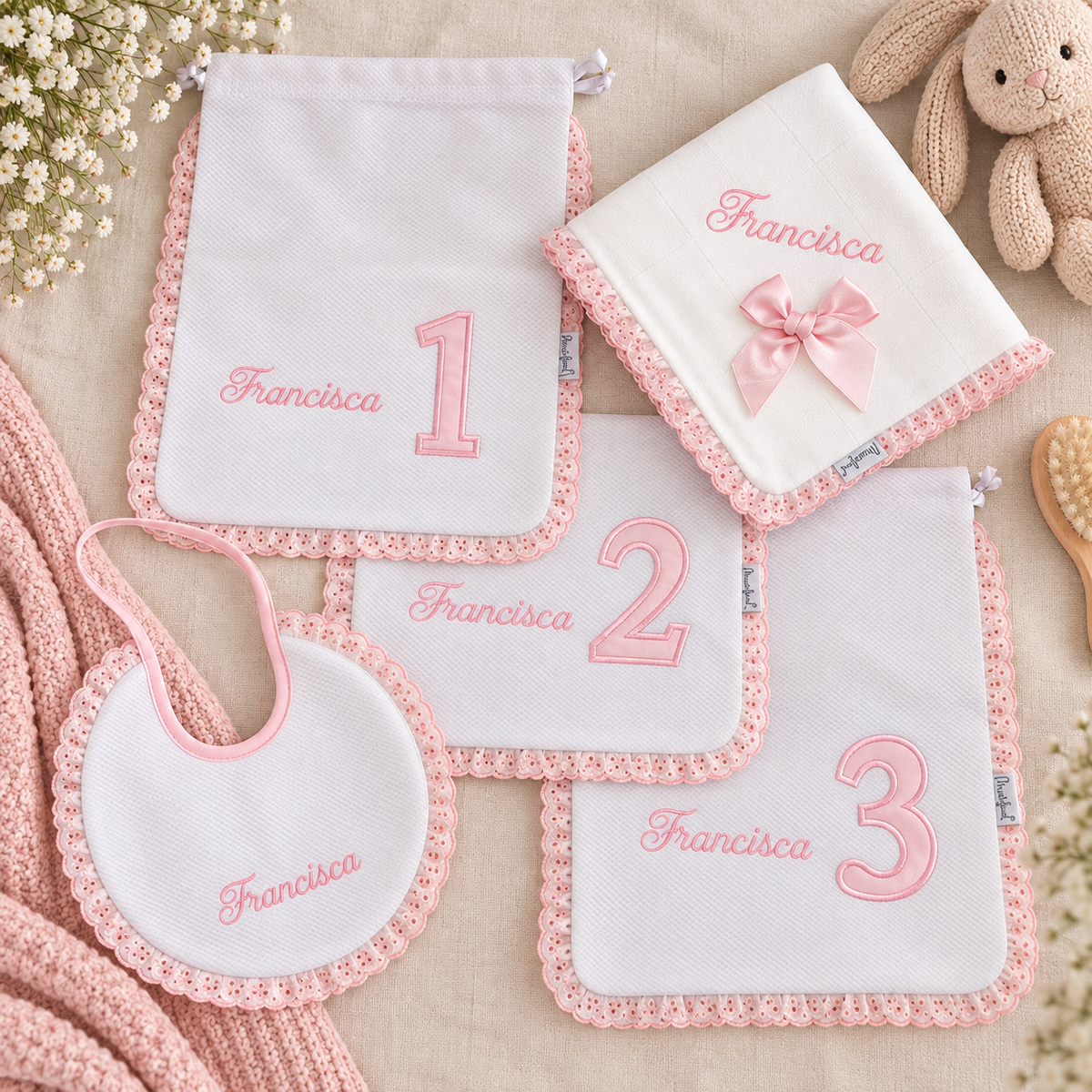 Babete personalizada para bebé em algodão com felpo e nome bordado