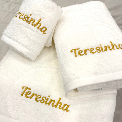 conjunto de toalhas de banho personalizadas com nome bordado