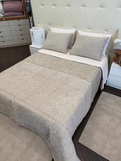 Edredon Tecido Liso para Cama de Casal com Duas Fronhas Vazias