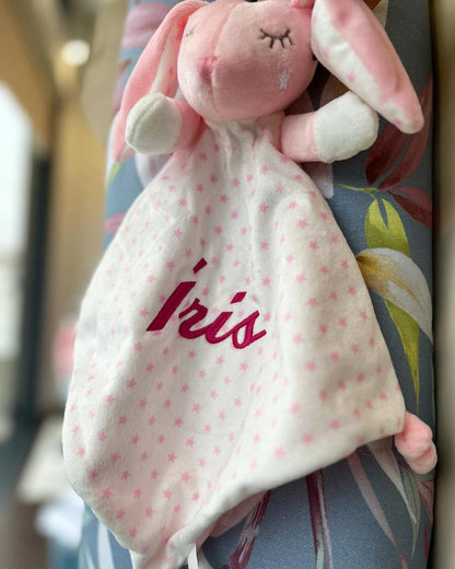 Doudou ou naninha em Peluche NAF NAF personalizável com o Nome do Bebé