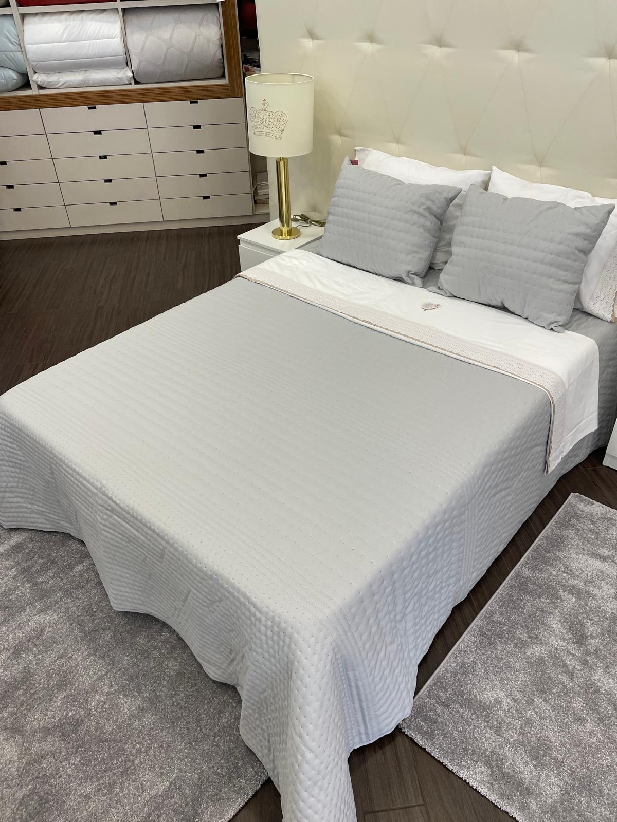 Colcha 250x270 Efeito Linho com Duas Almofadas Cheias