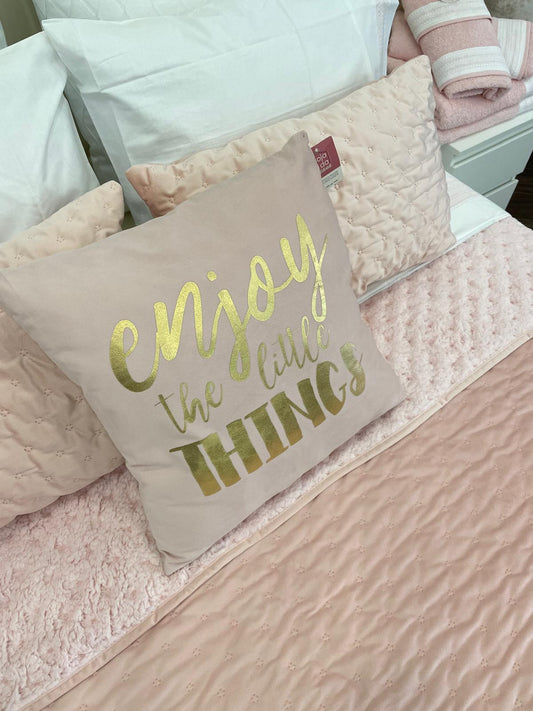 Almofada decorativa 50x50 com Letras em Dourado