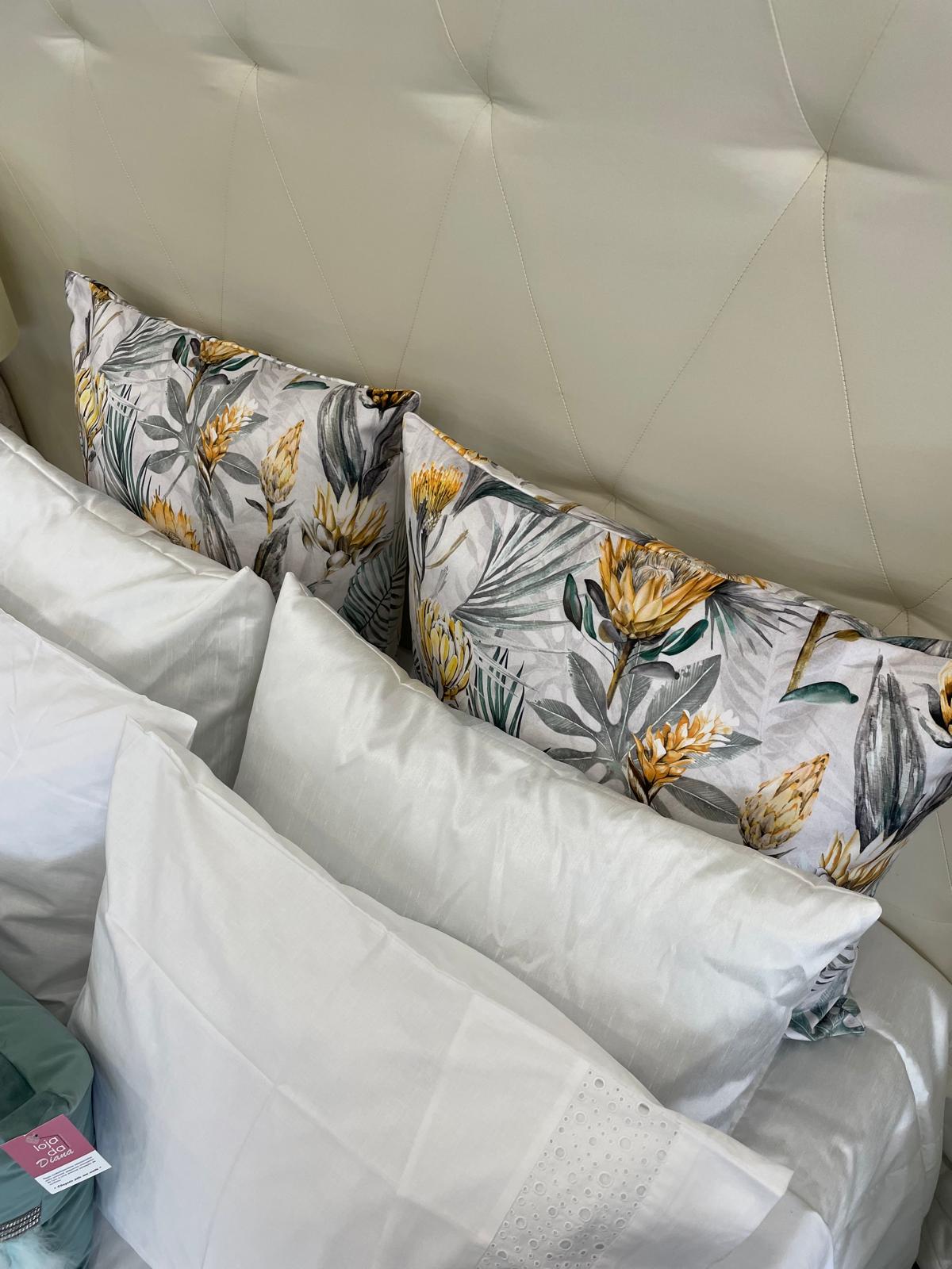 Almofada em Veludo Estampado Florido de de Alta Qualidade