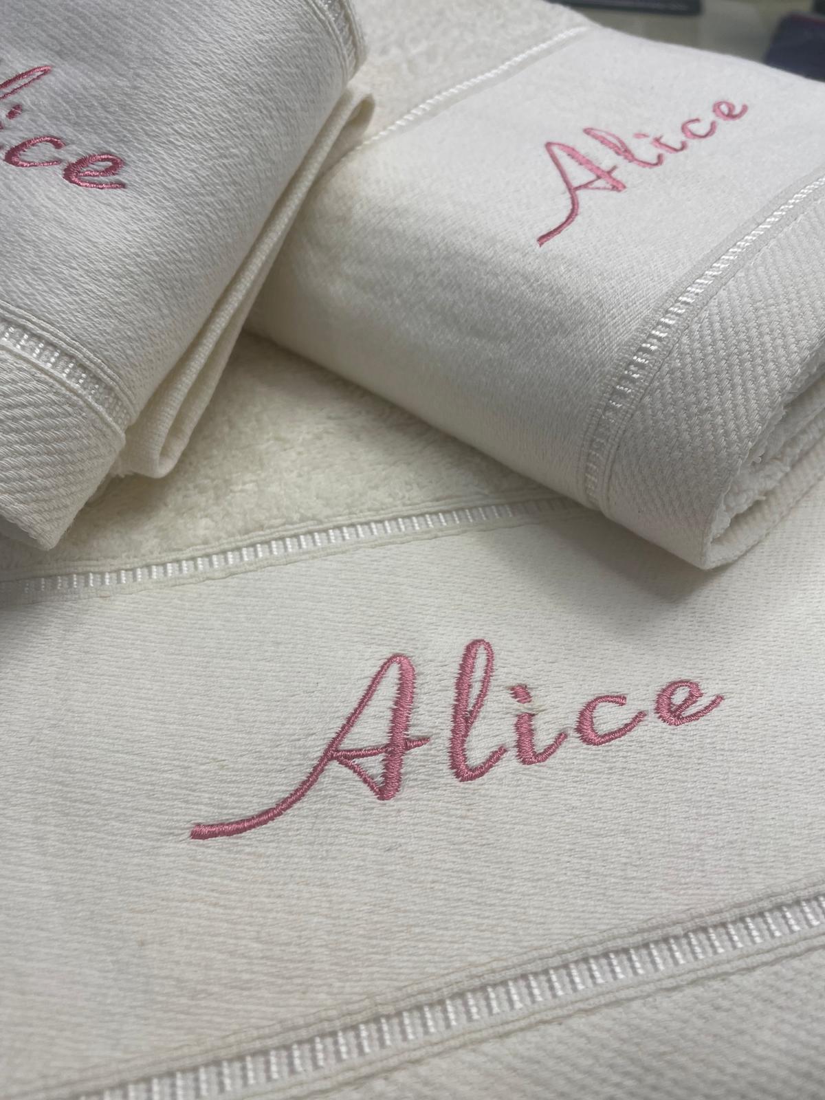 Jogo de Banho Bordado Personalizado com o Nome (EXCLUSIVO)