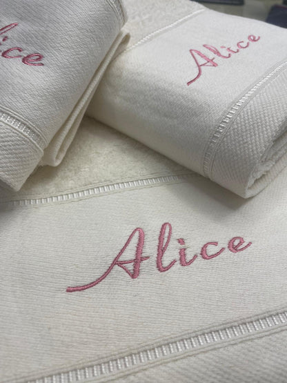 Jogo de Banho Bordado Personalizado com o Nome (EXCLUSIVO)