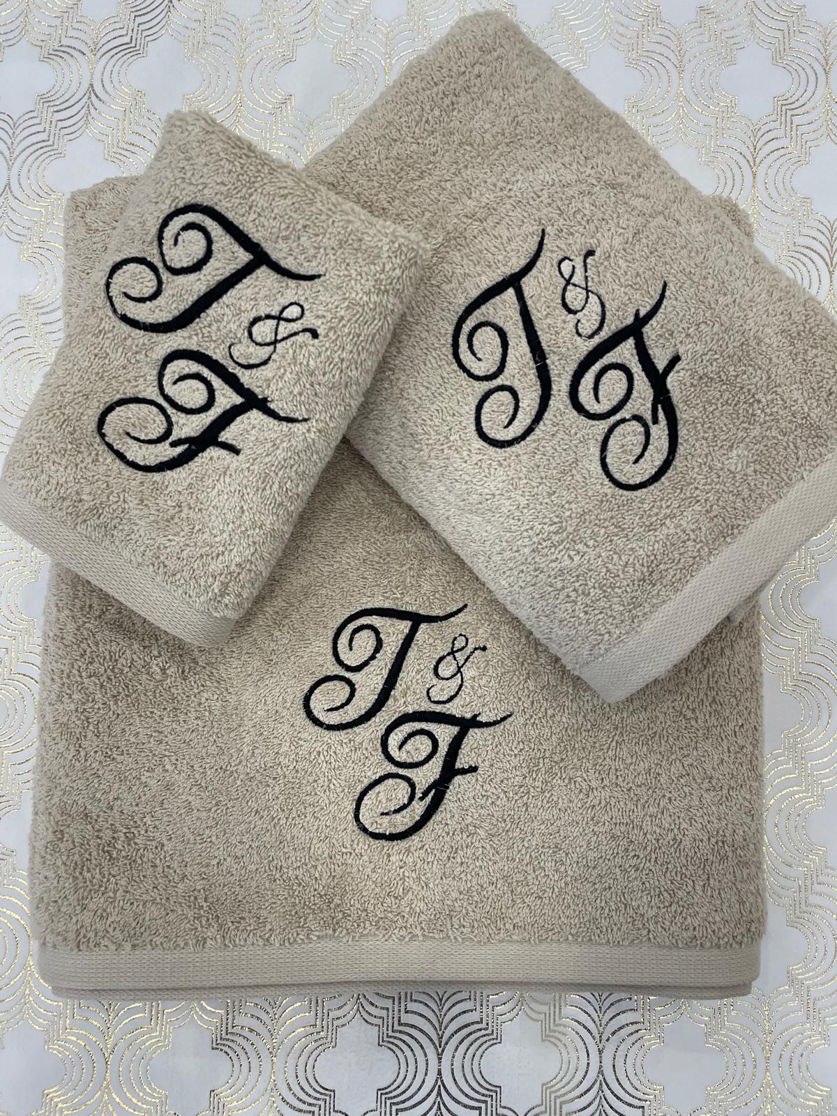 Jogo de Banho Personalizado com duas iniciais manuscritas bordadas (EXCLUSIVO)