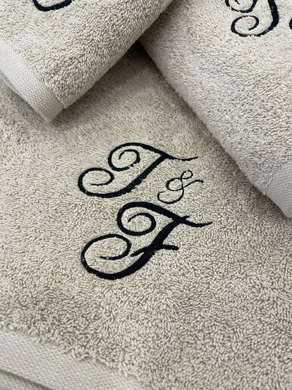 Jogo de Banho Personalizado com duas iniciais manuscritas bordadas (EXCLUSIVO)
