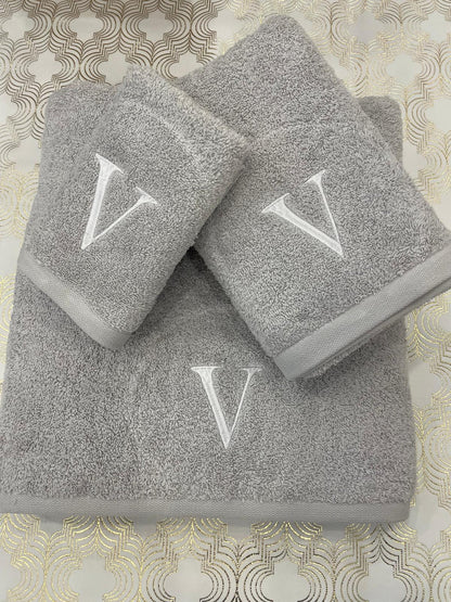 Jogo de Banho Personalizado com uma inicial computador bordada (EXCLUSIVO)