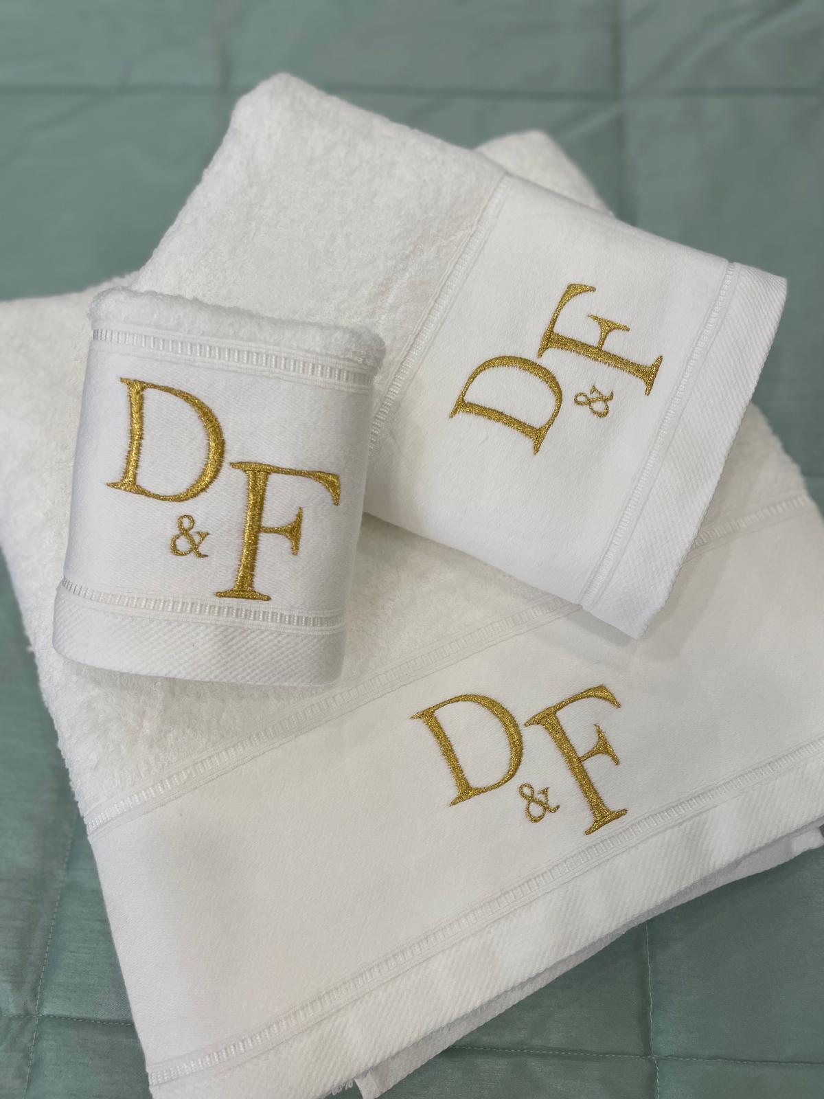 Jogo de Banho Personalizado com Bordado com as Iniciais (EXCLUSIVO)