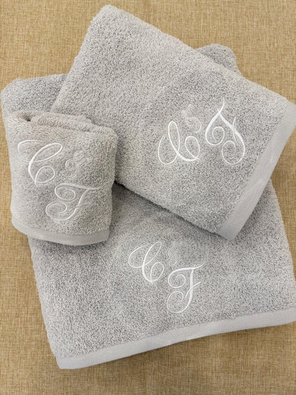 Jogo de Banho Personalizado com duas iniciais manuscritas bordadas (EXCLUSIVO)