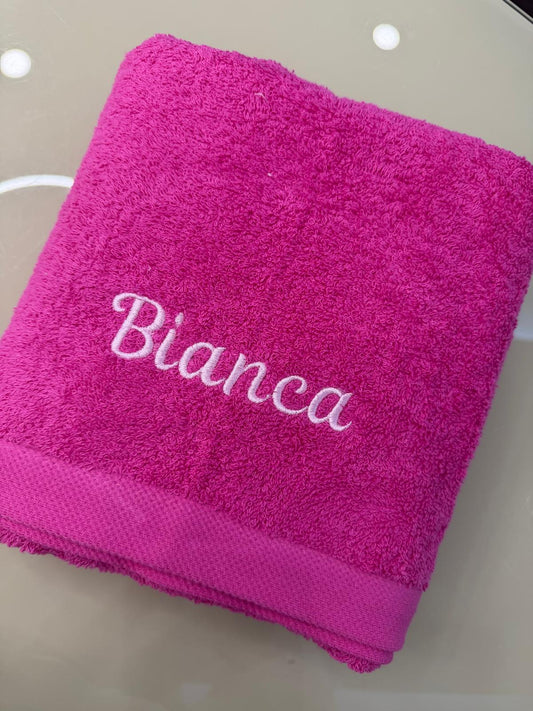 Toalha de Banho ou Rosto Personalizada com um Nome Bordado (EXCLUSIVO)