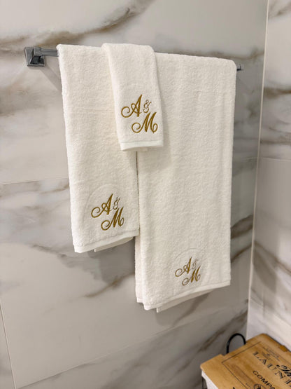 Jogo de Banho Personalizado com duas iniciais manuscritas bordadas (EXCLUSIVO)