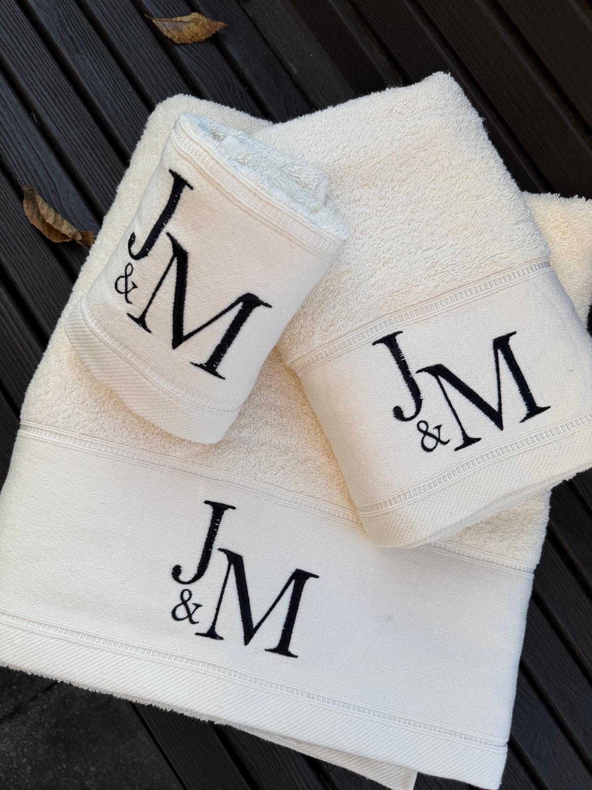 Jogo de Banho Personalizado com Bordado com as Iniciais (EXCLUSIVO)