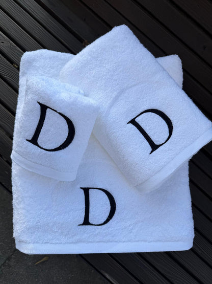 Jogo de Banho Personalizado com uma inicial computador bordada (EXCLUSIVO)