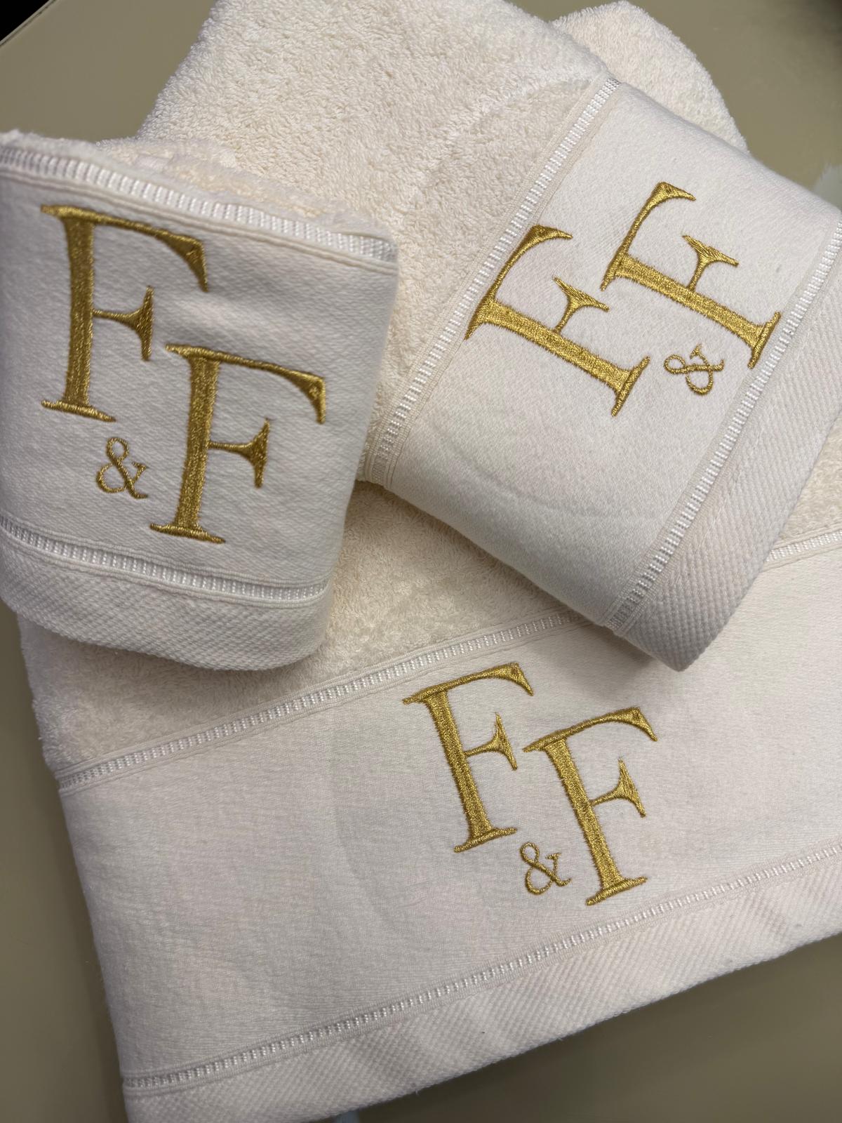 Jogo de Banho Personalizado com Bordado com as Iniciais (EXCLUSIVO)