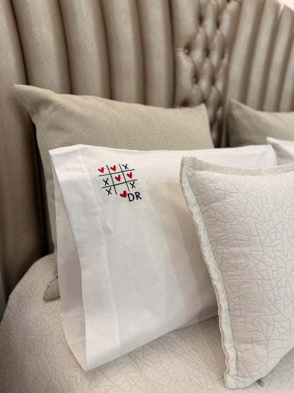 Fronhas Personalizadas com as Iniciais do Casal | Jogo do Amor