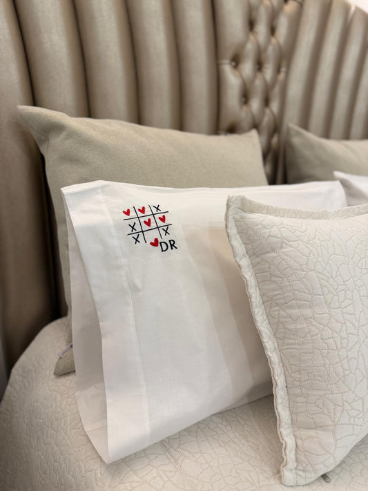 Fronhas Personalizadas com as Iniciais do Casal | Jogo do Amor