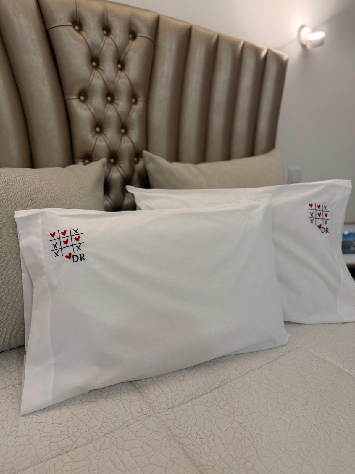 Fronhas Personalizadas com as Iniciais do Casal | Jogo do Amor