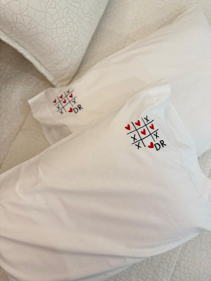 Fronhas Personalizadas com as Iniciais do Casal | Jogo do Amor