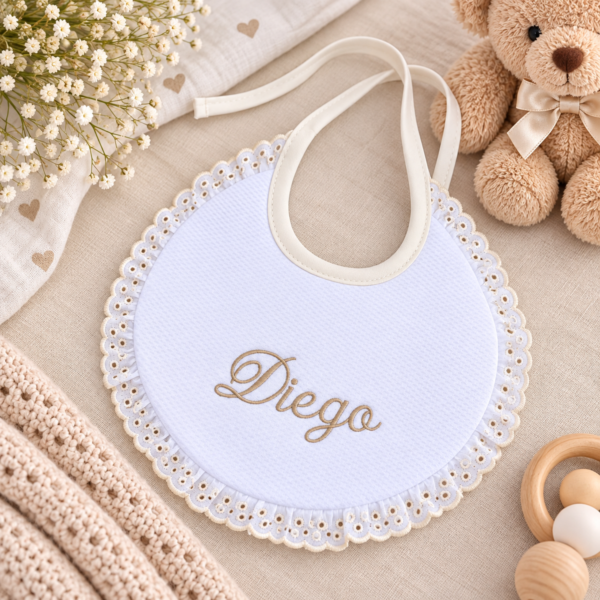 Babete personalizada para bebé em algodão com felpo e nome bordado