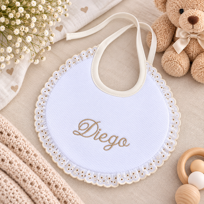 Babete personalizada para bebé em algodão com felpo e nome bordado