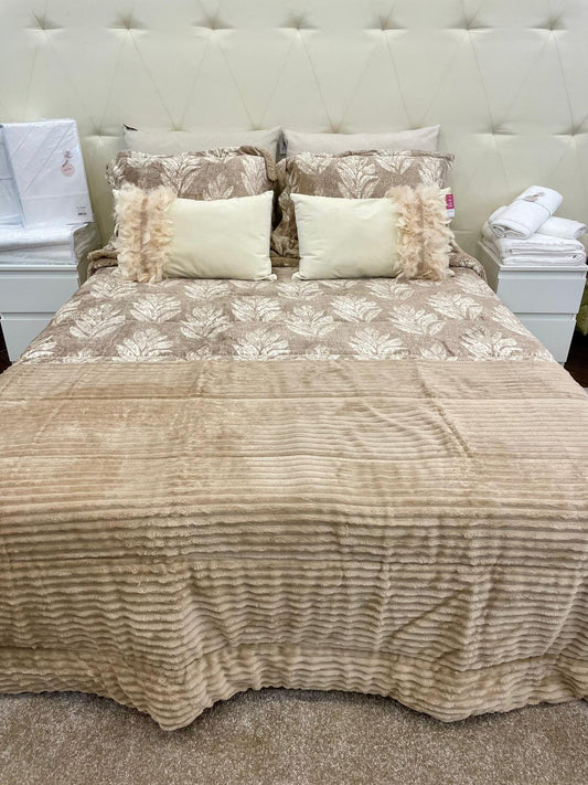 Colcha de Borrego com duas fronhas vazias de 50x70 cm