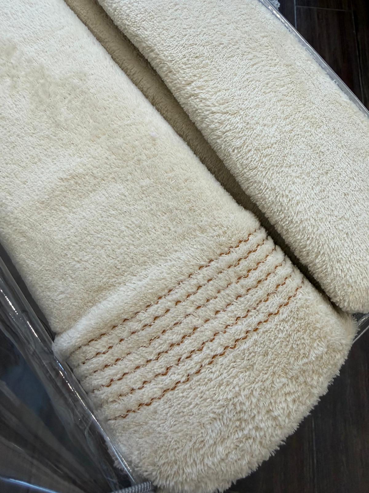 Jogo de Cama em Coralina Liso com lençol de baixo ajustável