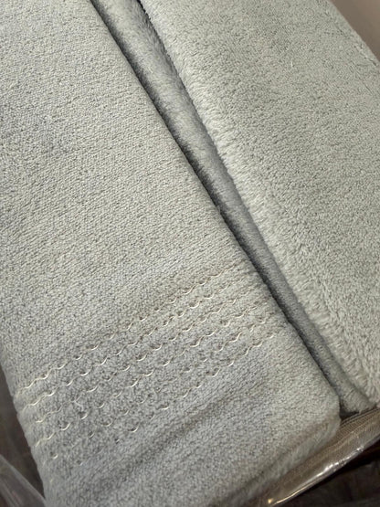 Jogo de Cama em Coralina Liso com lençol de baixo ajustável