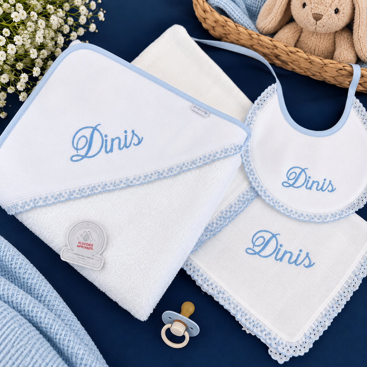 Babete personalizada para bebé em algodão com felpo e nome bordado