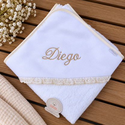 Toalha de banho de bebé com capuz personalizada com nome bordado