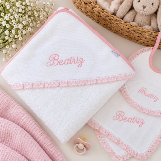 Toalha de banho de bebé com capuz personalizada com nome bordado