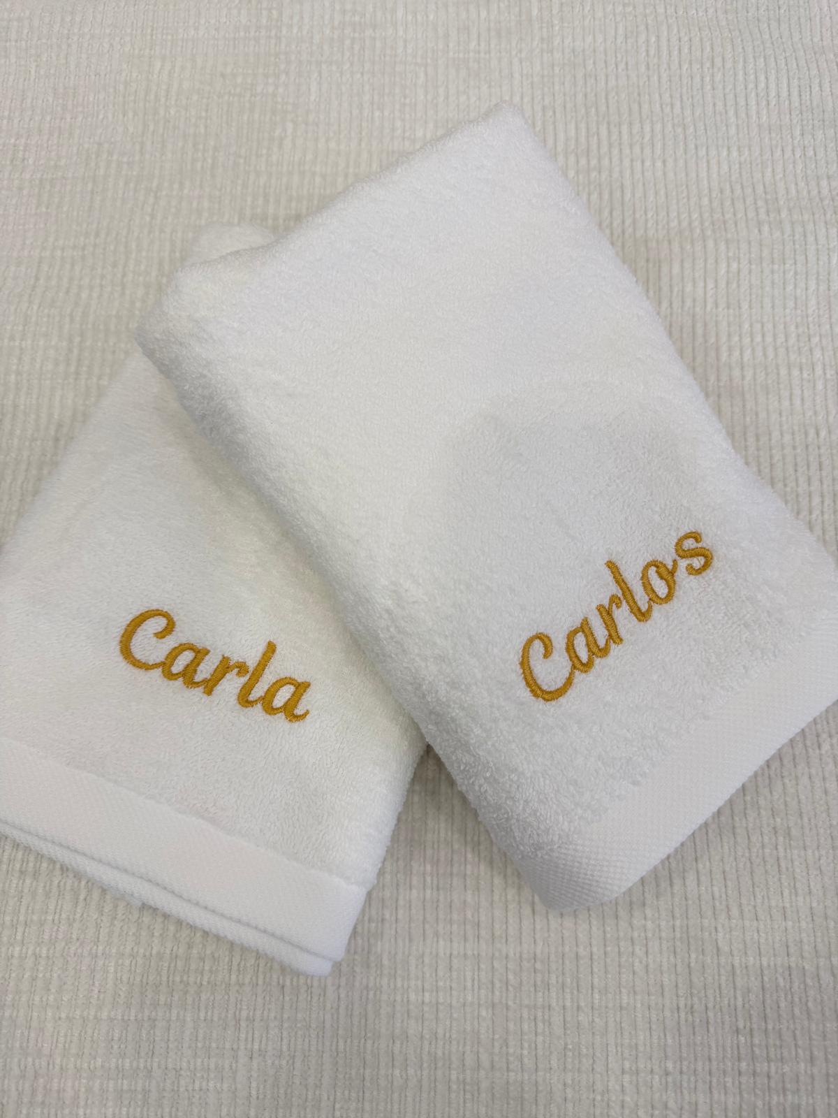 Toalha de Banho ou Rosto Personalizada com um Nome Bordado (EXCLUSIVO)