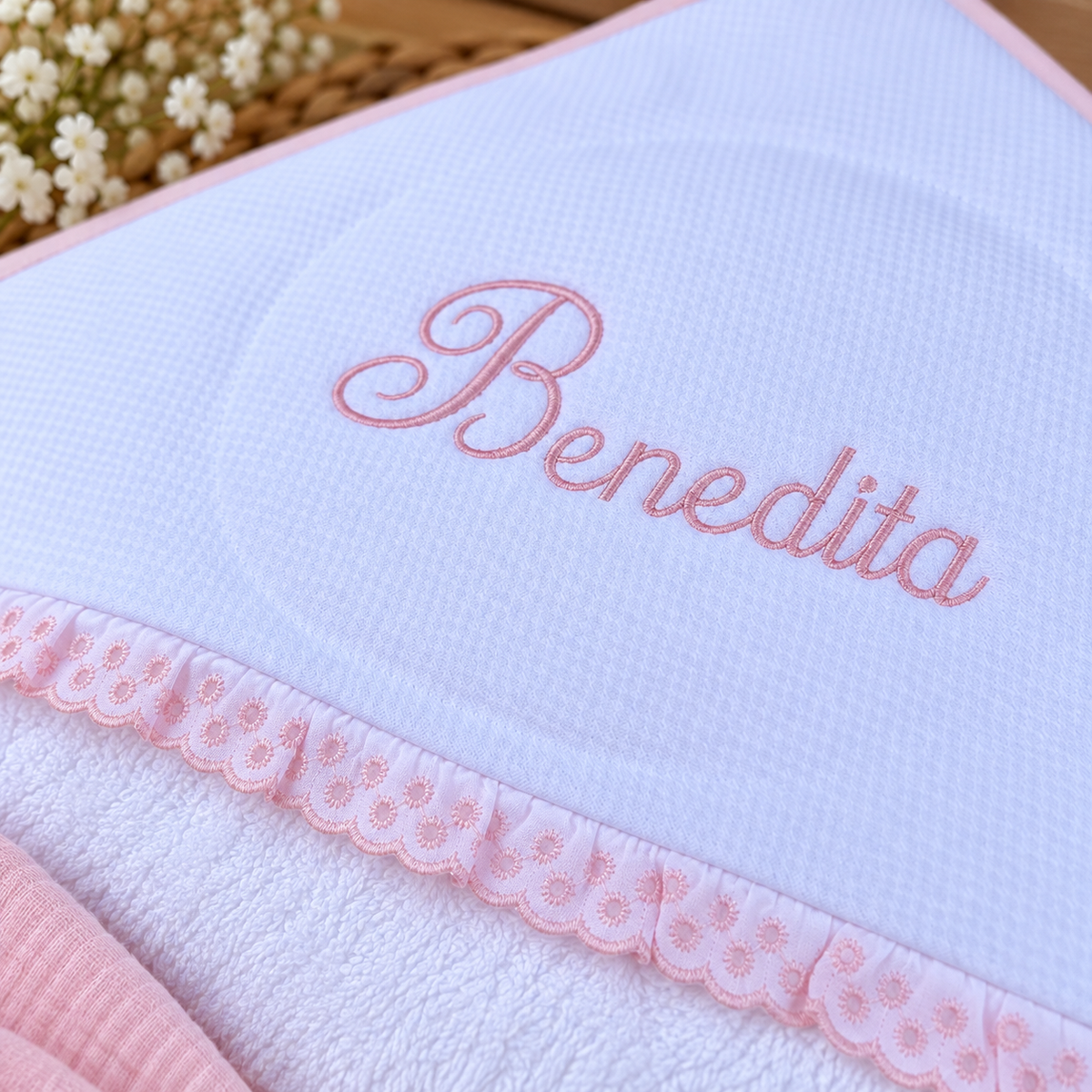 Toalha de banho de bebé com capuz personalizada com nome bordado