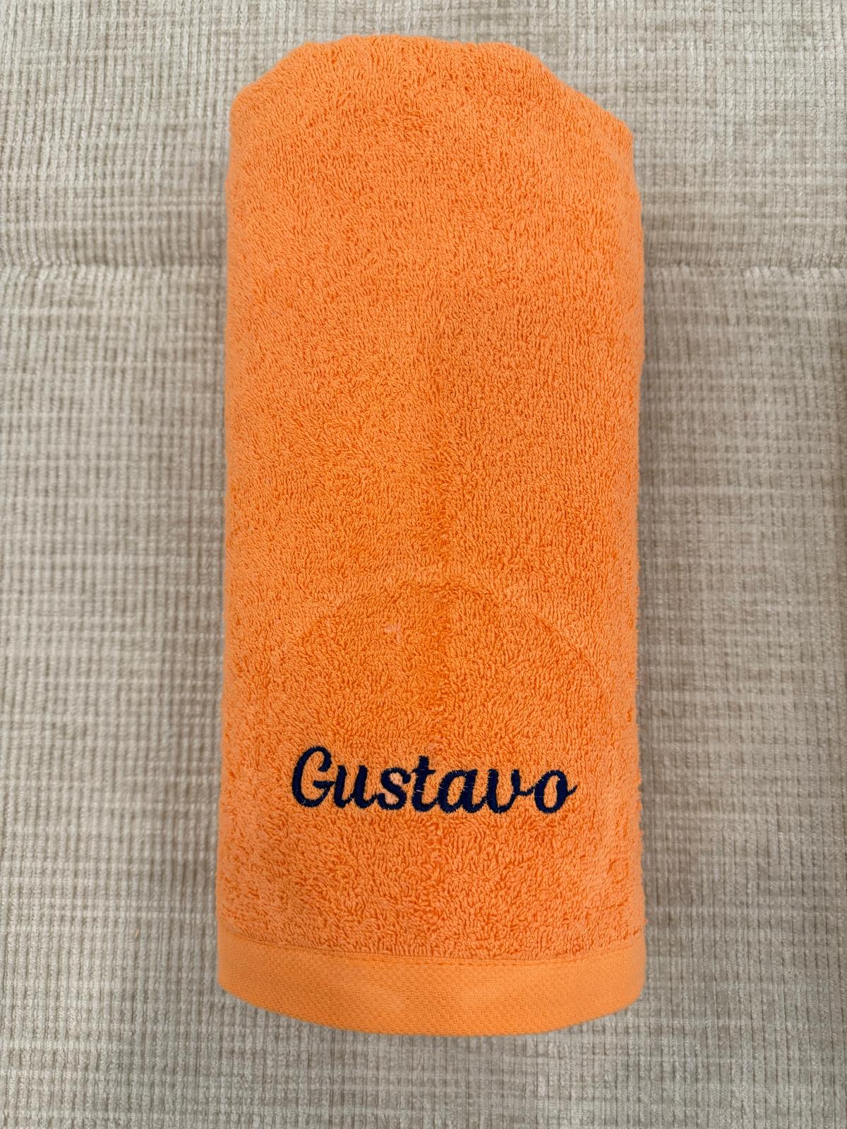 Toalha de Banho ou Rosto Personalizada com um Nome Bordado (EXCLUSIVO)