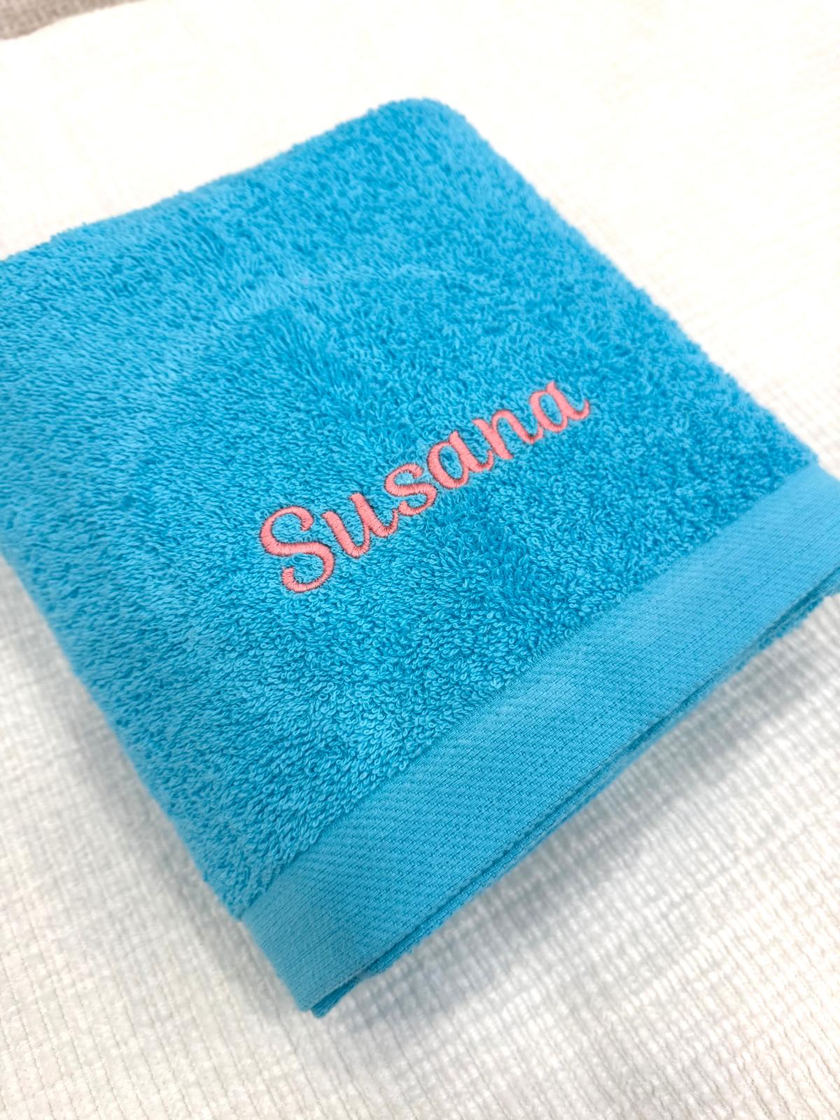 Toalha de Banho ou Rosto Personalizada com um Nome Bordado (EXCLUSIVO)